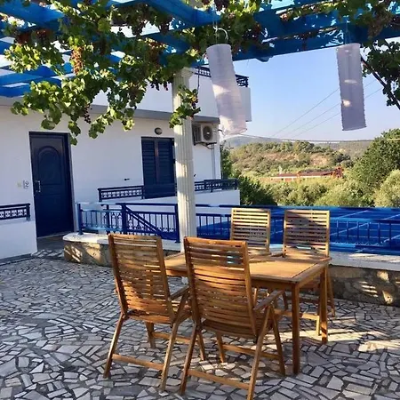 Blue House Apartment *